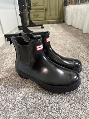 Hunter Black Gloss Chelsea Short Rain Boots
